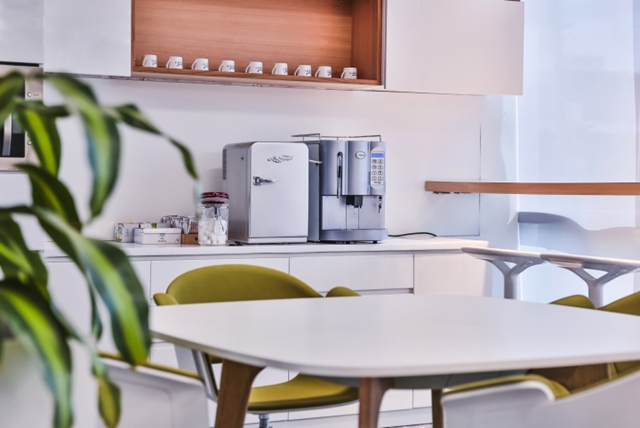 創(chuàng)意辦公室裝修設(shè)計(jì),廣州裝飾公司,辦公室設(shè)計(jì)方案,海博裝飾.jpg 創(chuàng)意辦公室裝修設(shè)計(jì),廣州裝飾公司,辦公室設(shè)計(jì)方案,海博裝飾.jpg