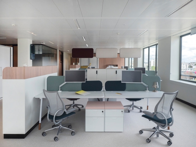 美妝行業辦公室裝修.jpg 美妝行業辦公室裝修.jpg